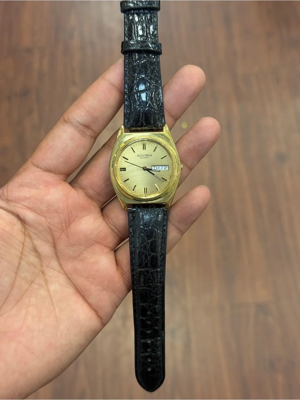 Bulova Accutron vintageSwiss Quartz Watch  Men Gold Tone  Day Date leather strap